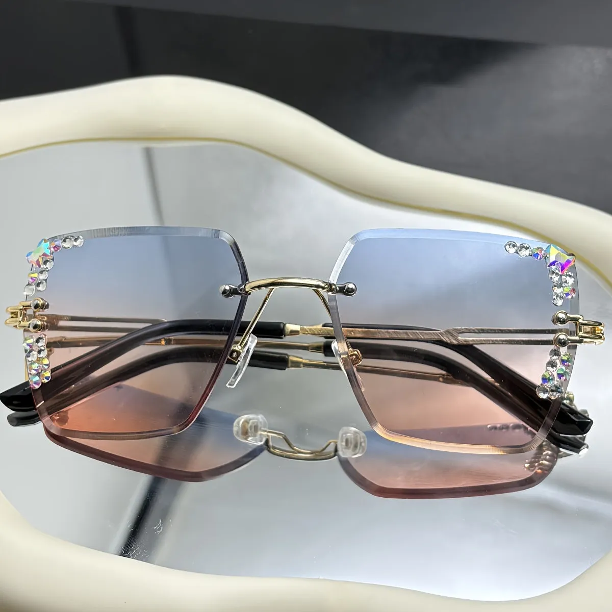 Luxury Rhinestone Fashion Glasses - Dazzling Frame with Advanced Anti-Glare and UV Protection - Perfect for Driving and Beach Travel, Unisex Design for Women and Men